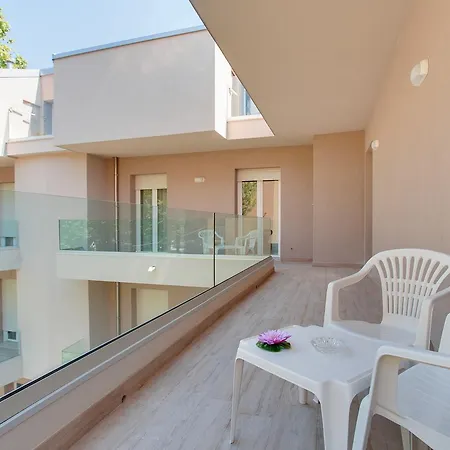 Sansabai Aparthotel 3*